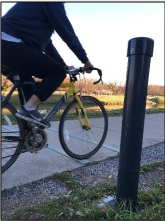 Bicyclist passing a traffic counter