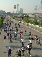 Tour Dallas bicyclists